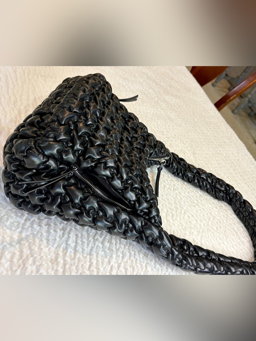 Sondra Roberts Black Quilted Woven Hobo Shoulder Bag EUC Travel-Ready Style - Picture 9 of 11